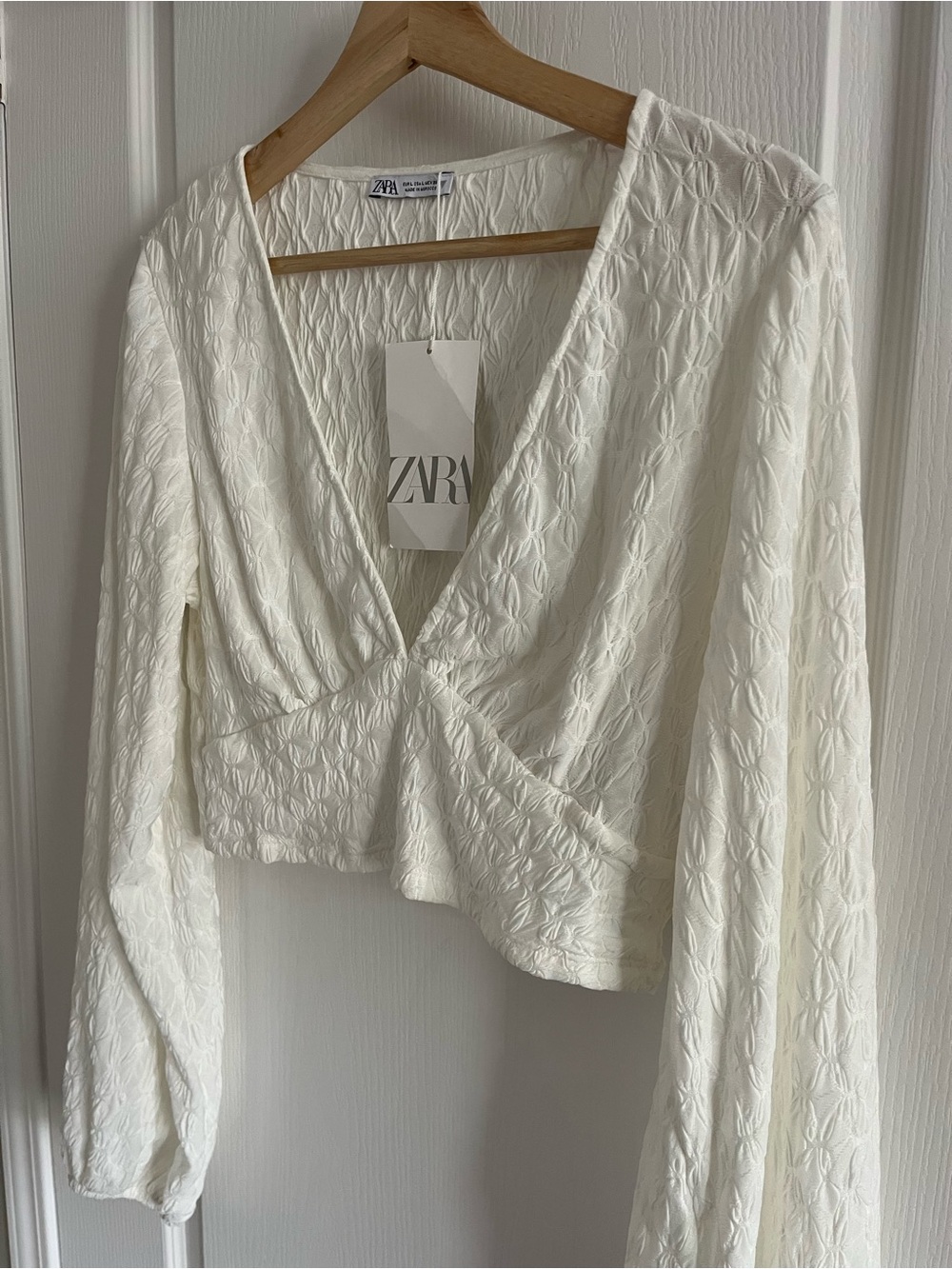 Zara White Textured V-Neck Cropped Blouse Large - Picture 3 of 10
